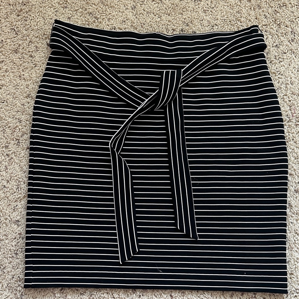 LOFT Monochrome Striped Pencil Skirt